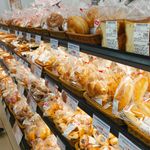 A diverse selection of prepackaged bread in a grocery store aisle, perfect for food-related projects.